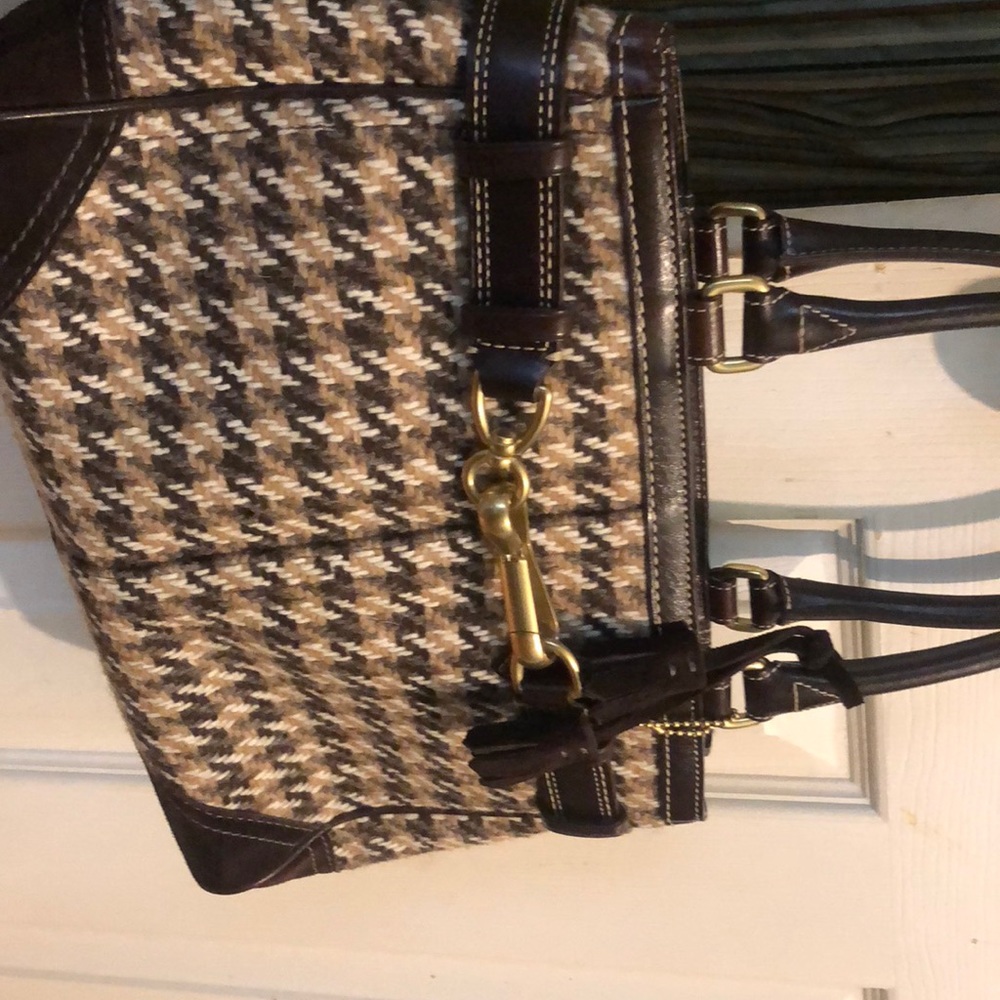 Coach Tote/ Good Acceptable Condition( Used)